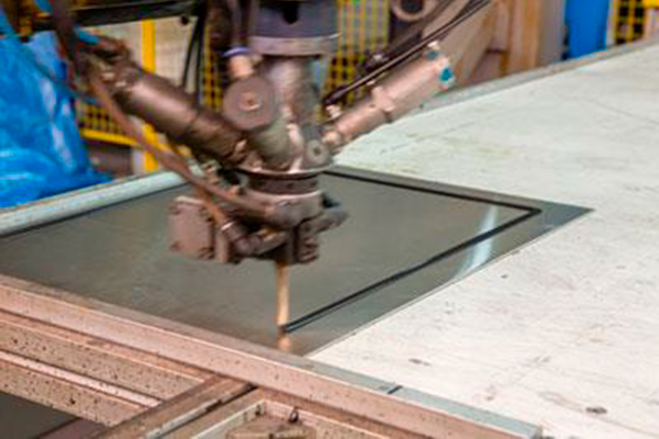 máquinas CNC de colocación de insertos
